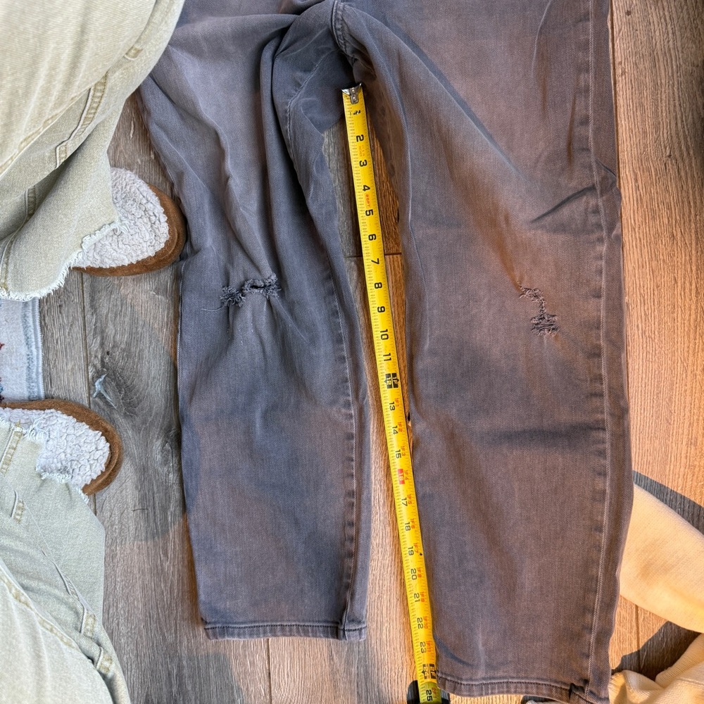 Pilcro Women’s Charcoal Relaxed Jeans - Picture 9 of 10